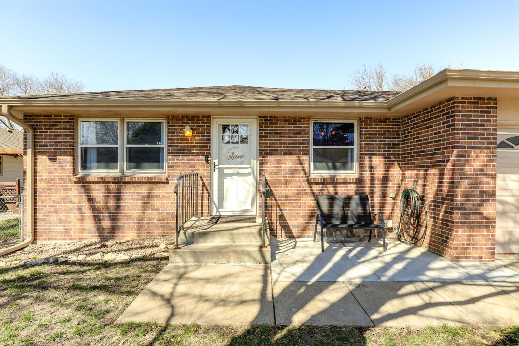 Family-Friendly Lincoln Home With Sandbox And Grill! Exterior photo