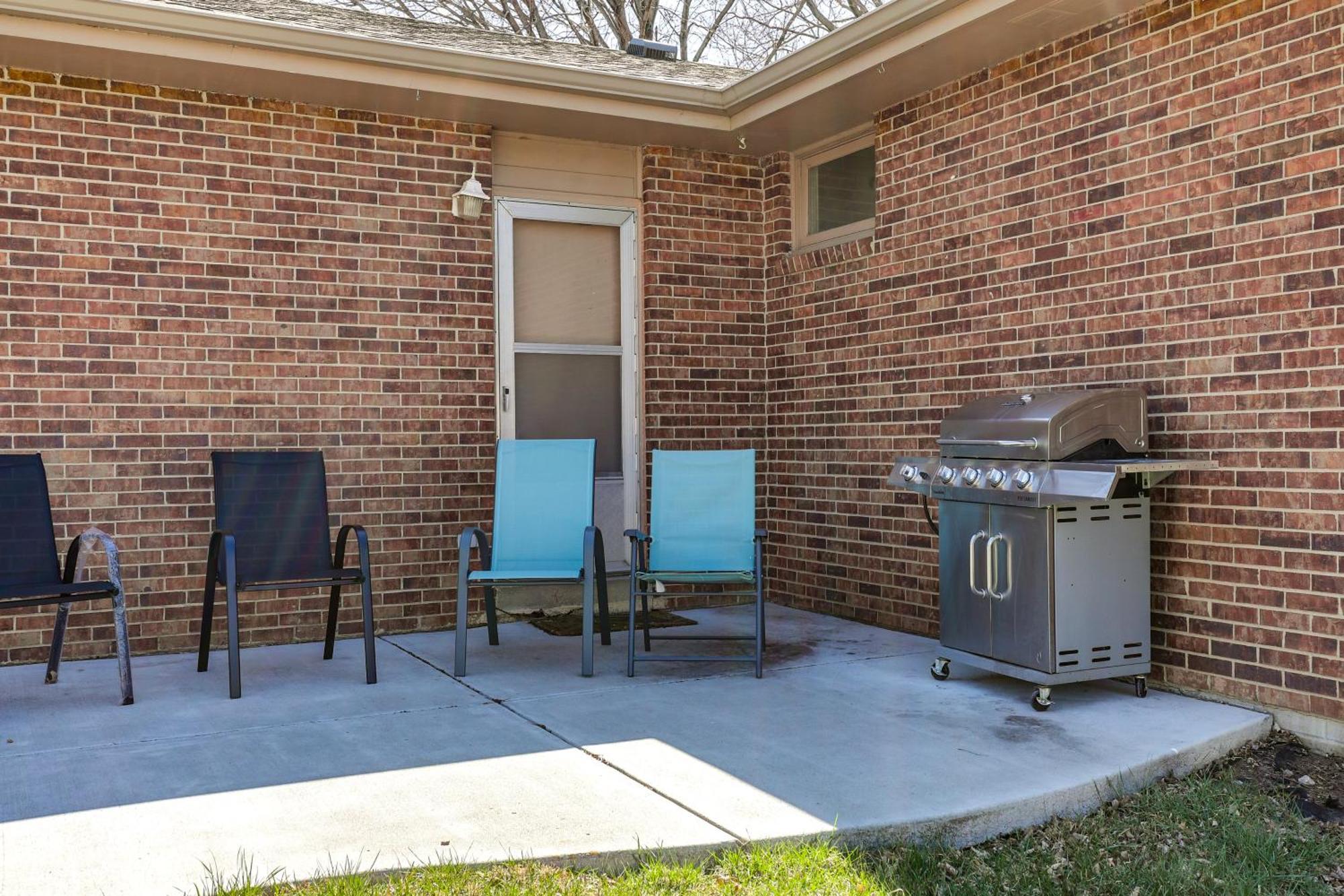 Family-Friendly Lincoln Home With Sandbox And Grill! Exterior photo