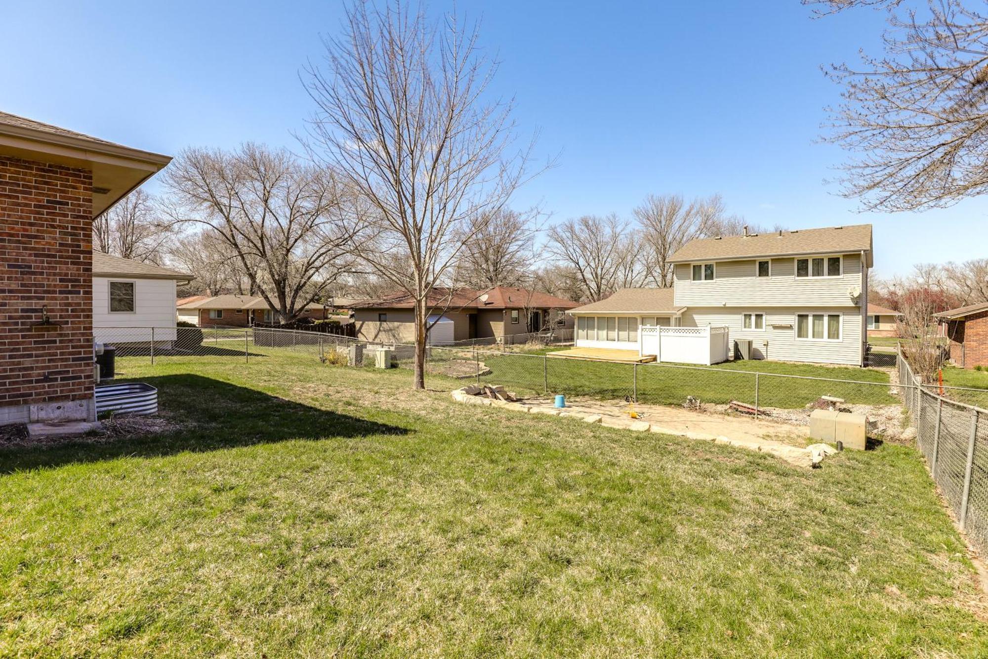 Family-Friendly Lincoln Home With Sandbox And Grill! Exterior photo