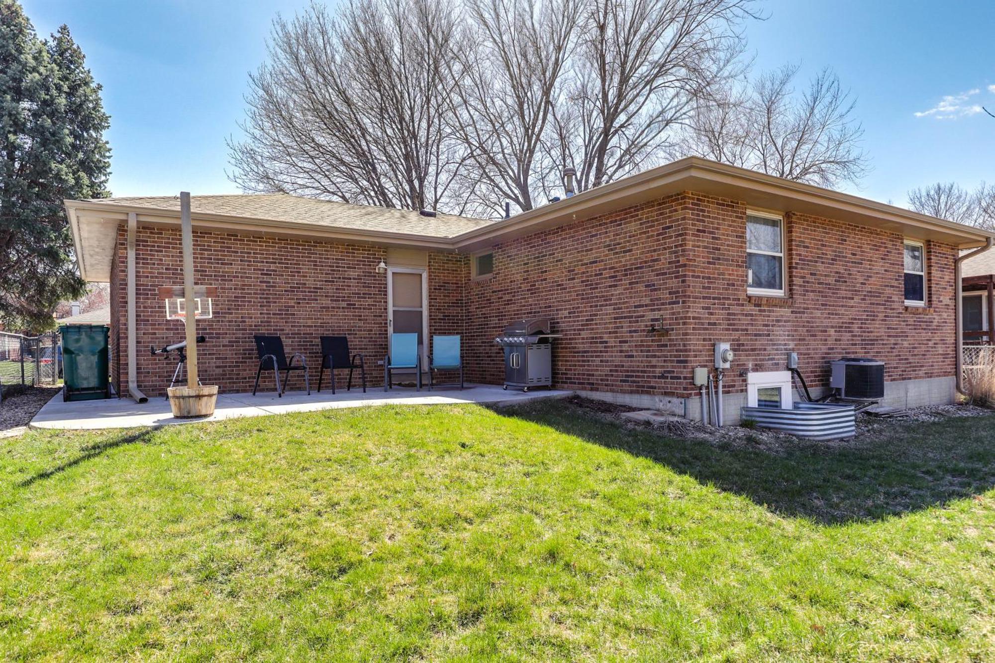 Family-Friendly Lincoln Home With Sandbox And Grill! Exterior photo